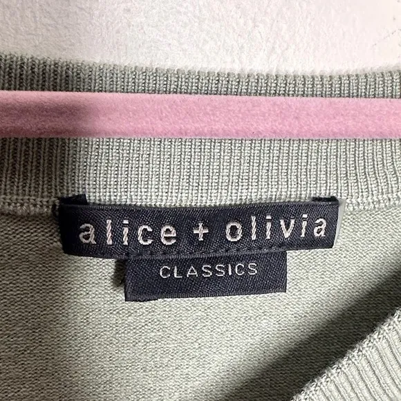 ALICE   OLIVIA  Luna Shrunken Cropped Crewneck Jumper In Sage Green {3Q46}