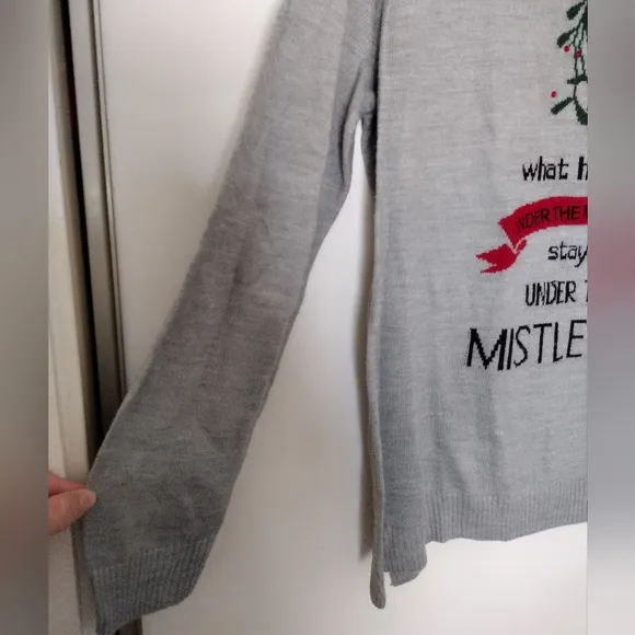 Avenue light grey Christmas Mistletoe Sweater size 14/16