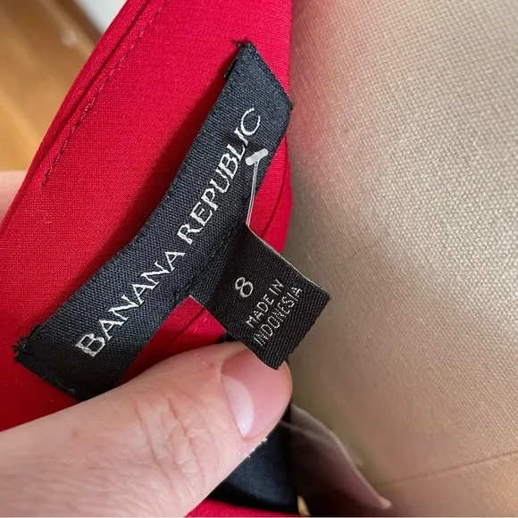 Banana Republic Scalloped Pencil Skirt- Red- Size 8- NWT