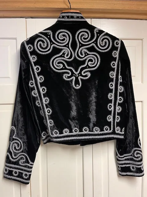 CF21-10 BLK VELVET W/FILAGREE TRIM-MED