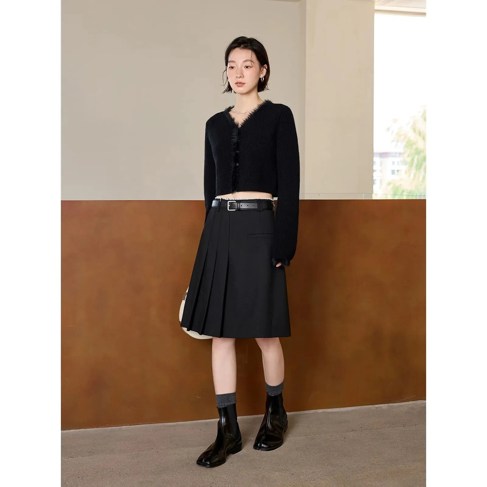 Contrast Color Asymmetric Pleated Skirt