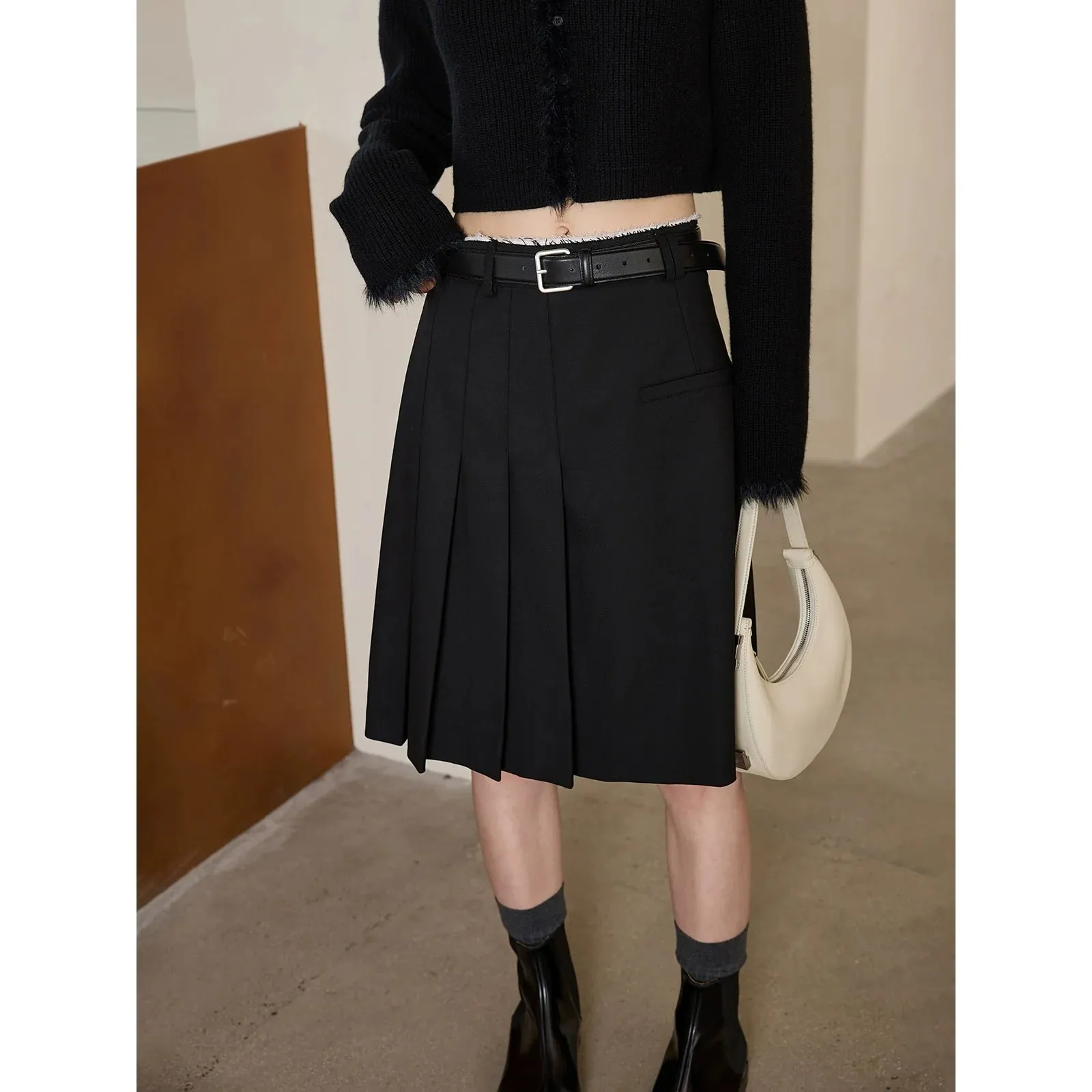 Contrast Color Asymmetric Pleated Skirt