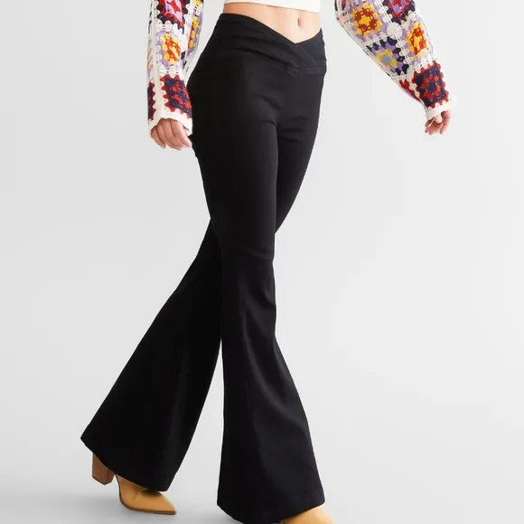 Free People Venice Beach Jean in Black - Size 27