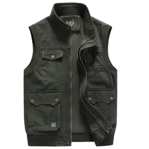 Men's versatile multi-pocket vest in a vintage style