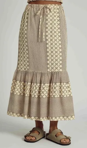 Native Youth - Kinsley Jacquard Tierred
Midi Skirt