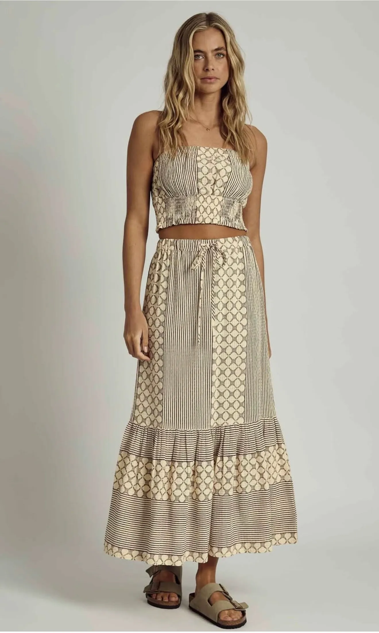 Native Youth - Kinsley Jacquard Tierred
Midi Skirt