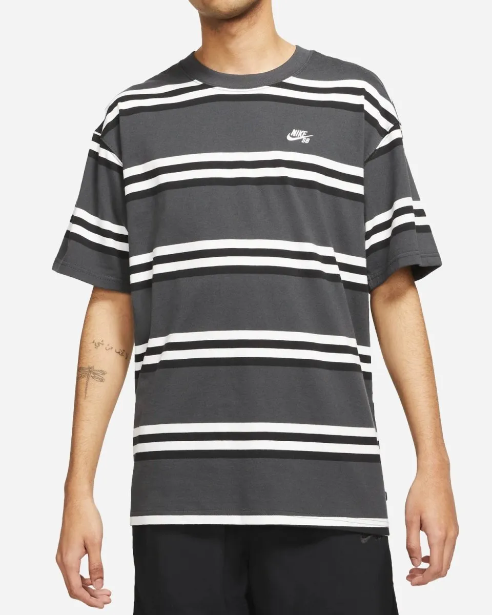 NK SB Tee YD Stripe - Smoke Grey