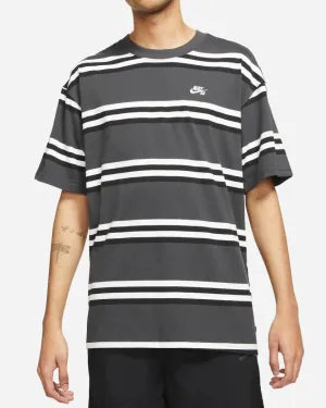 NK SB Tee YD Stripe - Smoke Grey