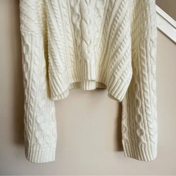 NWT WAYF Sweet Nothings Cable Knit Turtleneck Belle Sleeve Crop Sweater Sze Lge