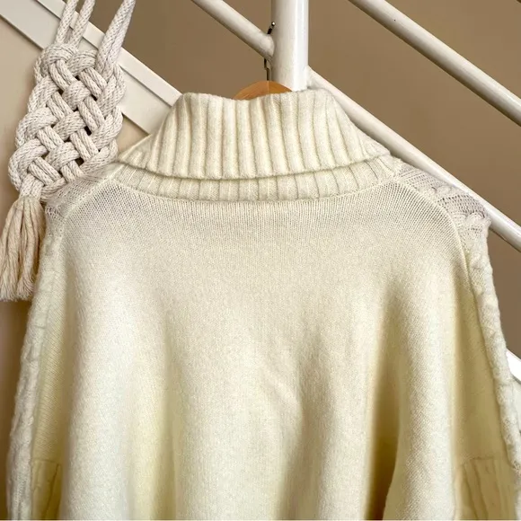 NWT WAYF Sweet Nothings Cable Knit Turtleneck Belle Sleeve Crop Sweater Sze Lge