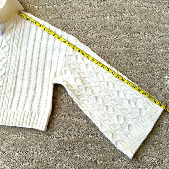 NWT WAYF Sweet Nothings Cable Knit Turtleneck Belle Sleeve Crop Sweater Sze Lge