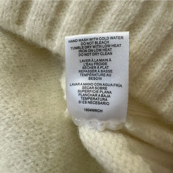 NWT WAYF Sweet Nothings Cable Knit Turtleneck Belle Sleeve Crop Sweater Sze Lge