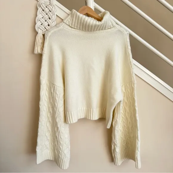 NWT WAYF Sweet Nothings Cable Knit Turtleneck Belle Sleeve Crop Sweater Sze Lge