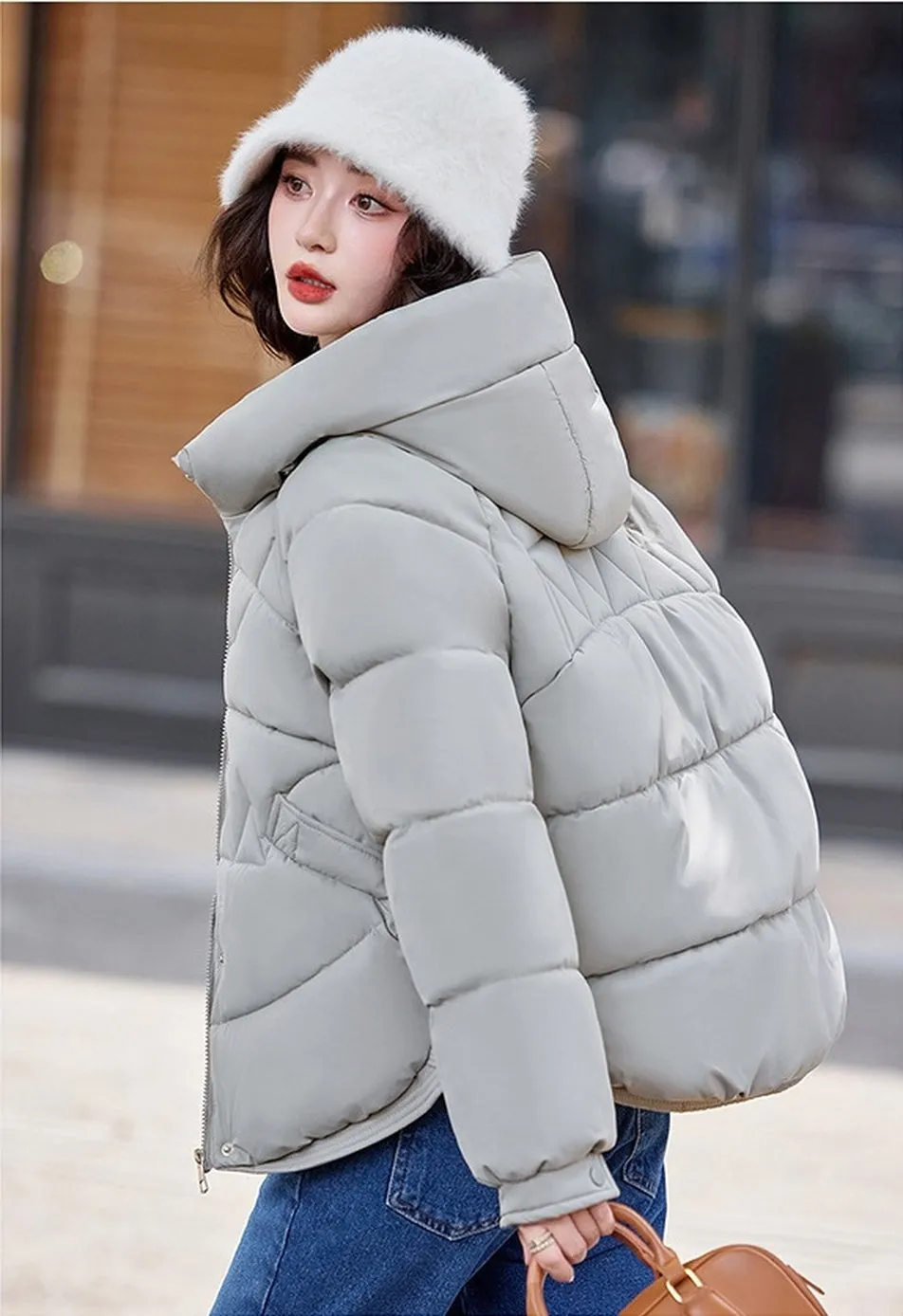 Relaxed-Fit Water-Resistant Puffer Jacket for Women Zip Up and Hooded