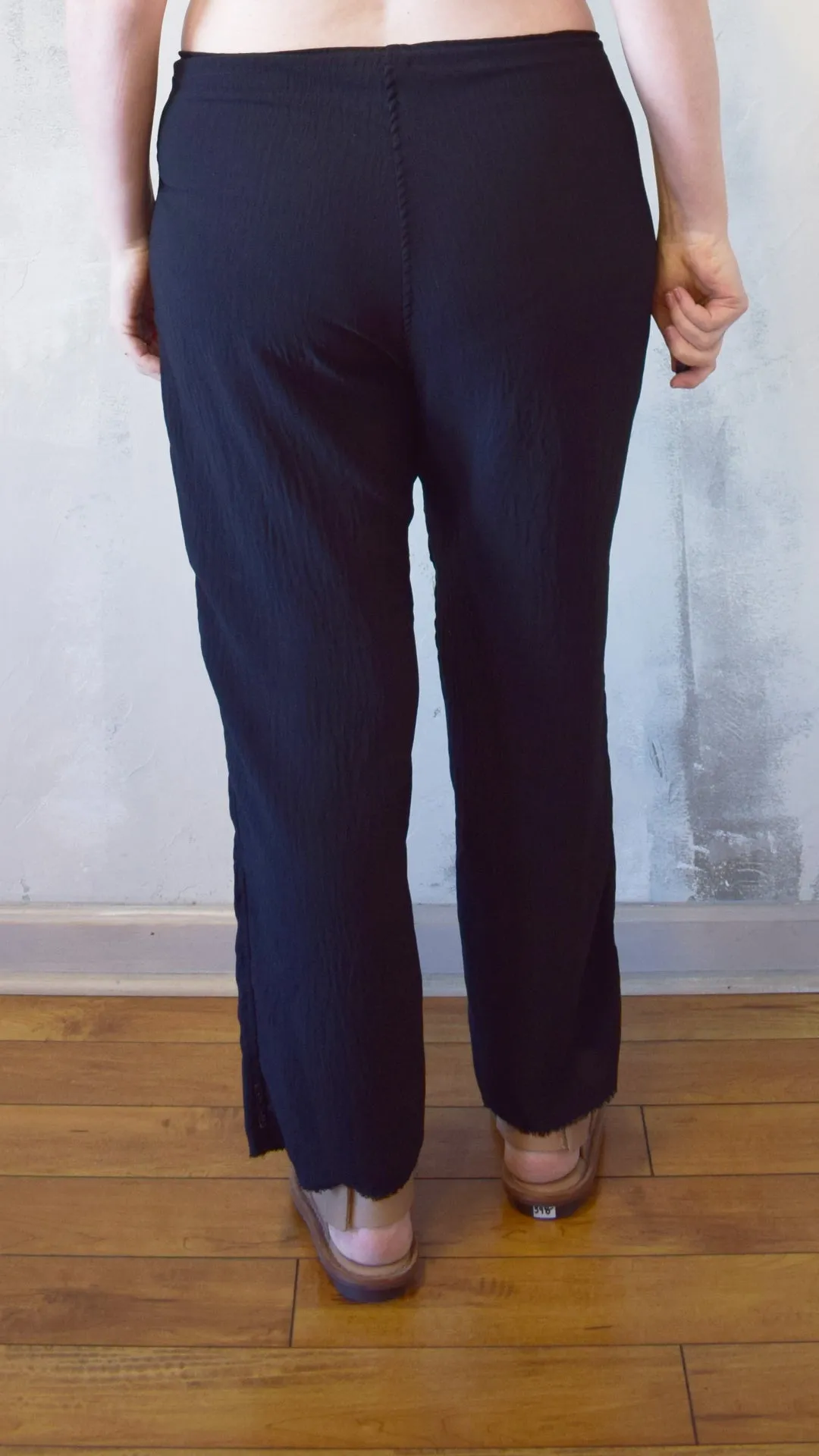 Remi Pant in Black Air