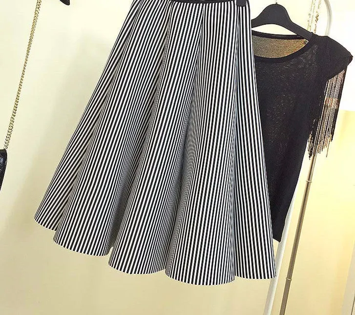 Restore ancient ways in the of long space cotton in the black and white vertical stripes skirts
