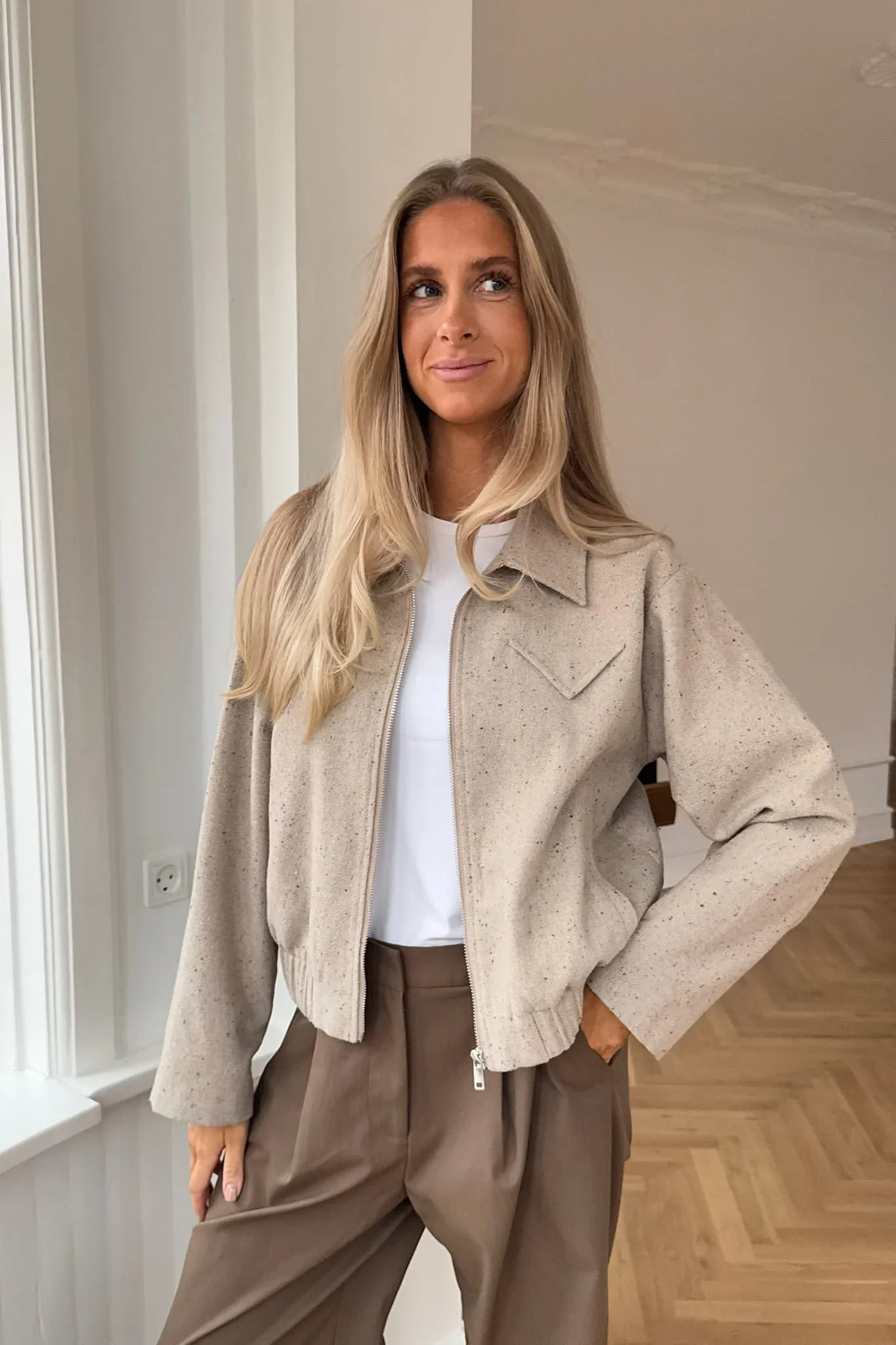SarahIC Kort Jakke - Beige Meleret