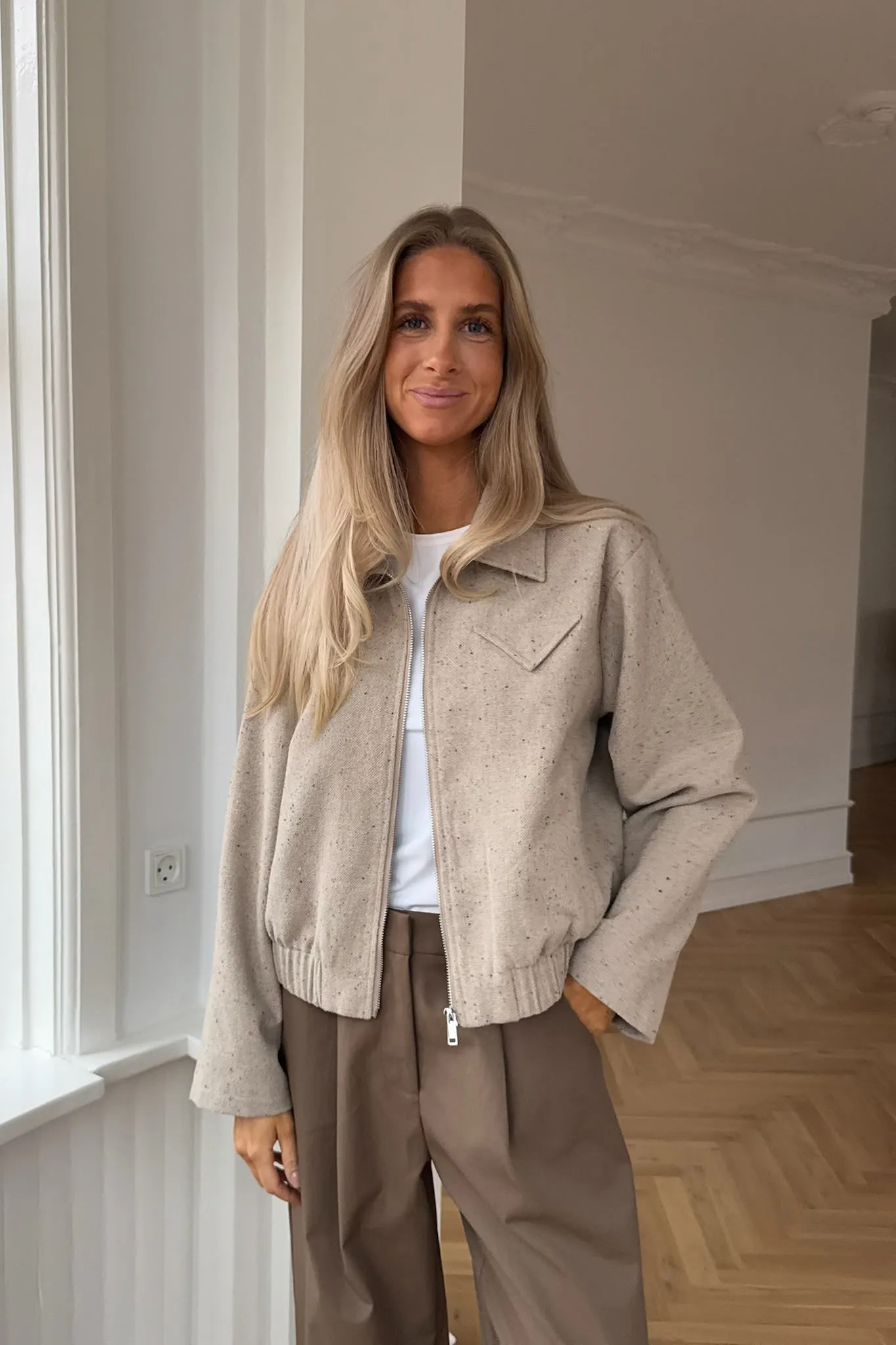 SarahIC Kort Jakke - Beige Meleret