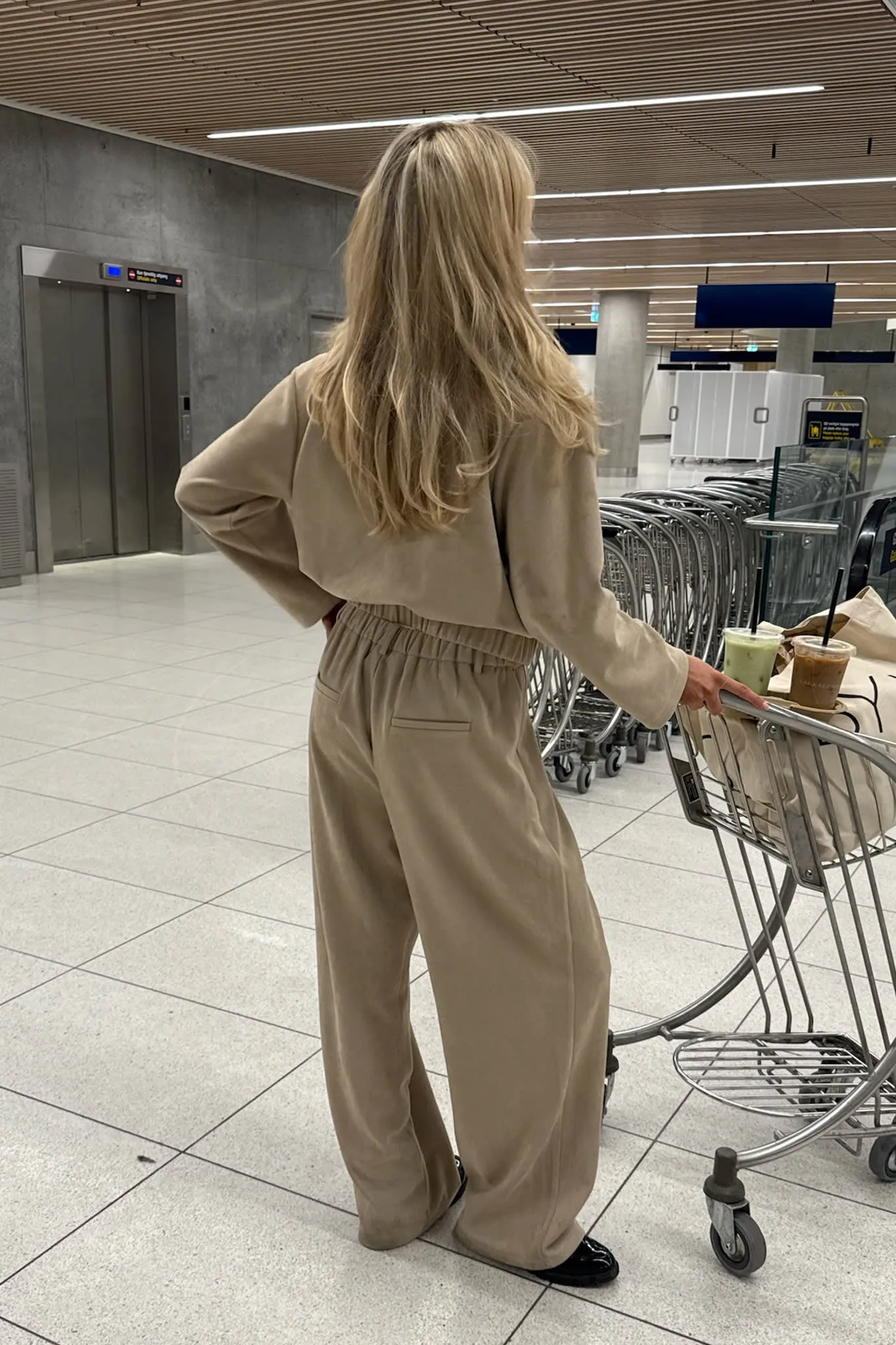 SarahIC Kort Jakke - Lys Beige