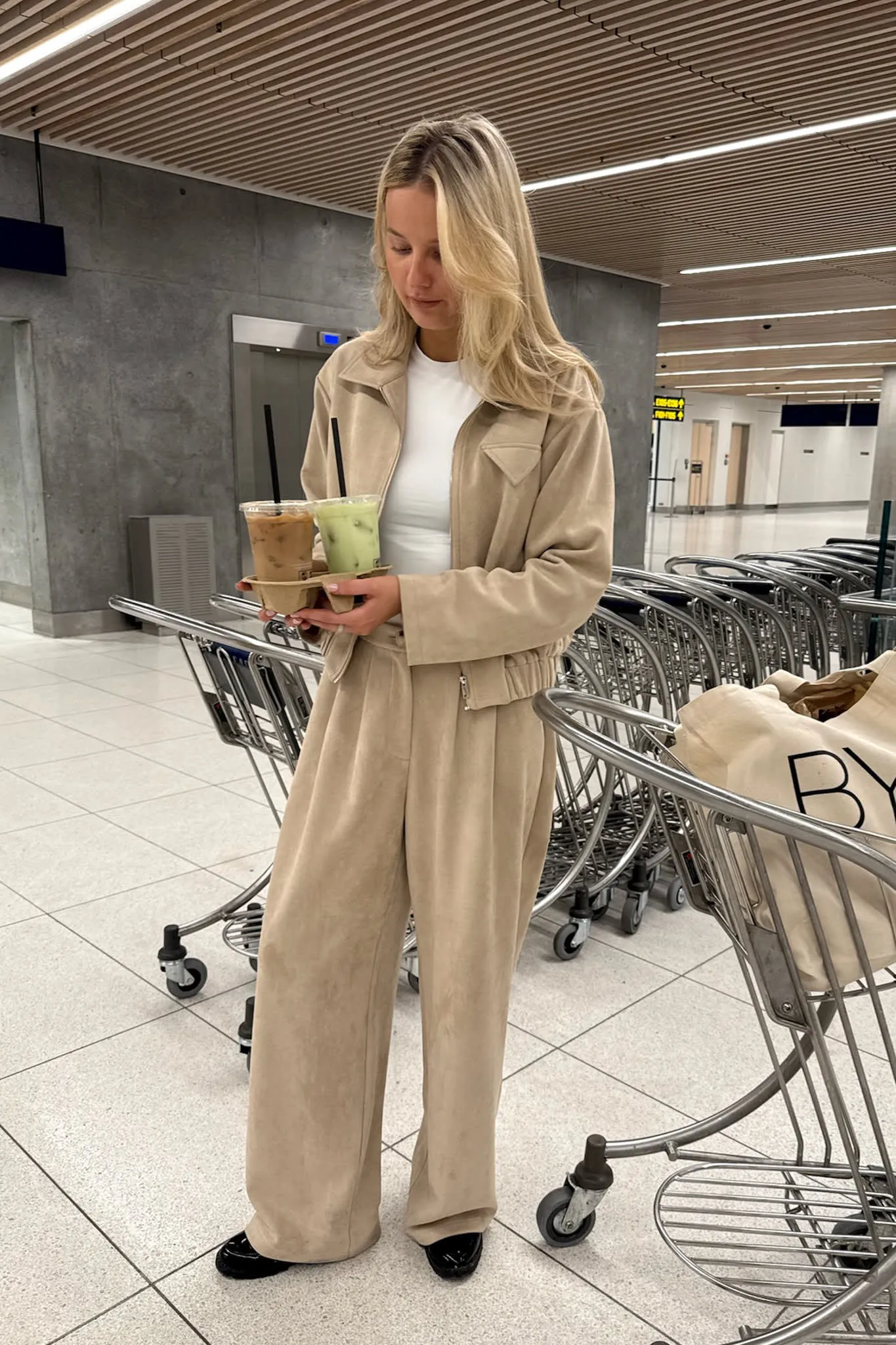 SarahIC Kort Jakke - Lys Beige