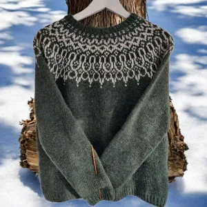 Susy – High-neck knit. Feminine comfort.