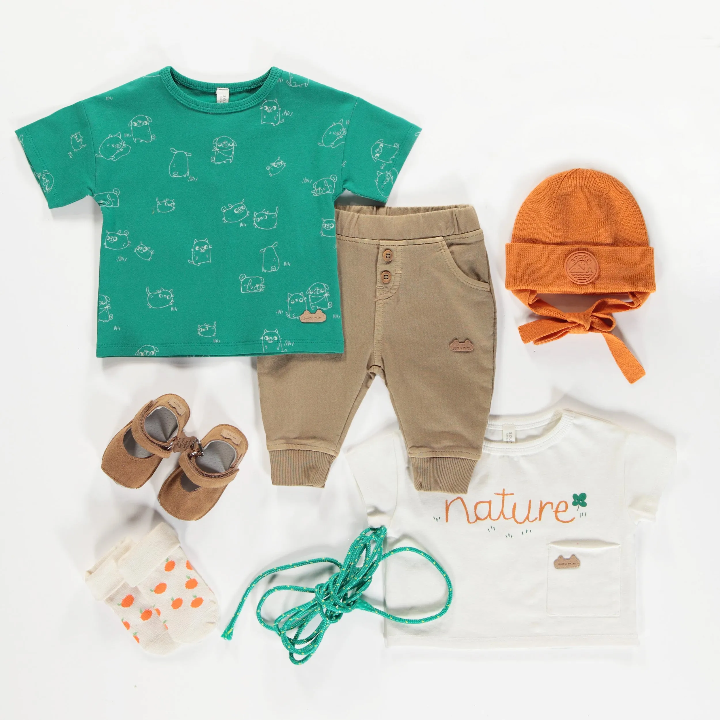 T-shirt à manches courtes vert foncé avec illustration en doux coton, naissance || Dark green short sleeves t-shirt with print in soft cotton, newborn