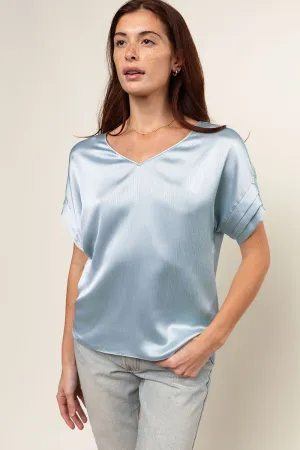 V-Neck Blouse With Bands Sleeve in Crinkle Satin
