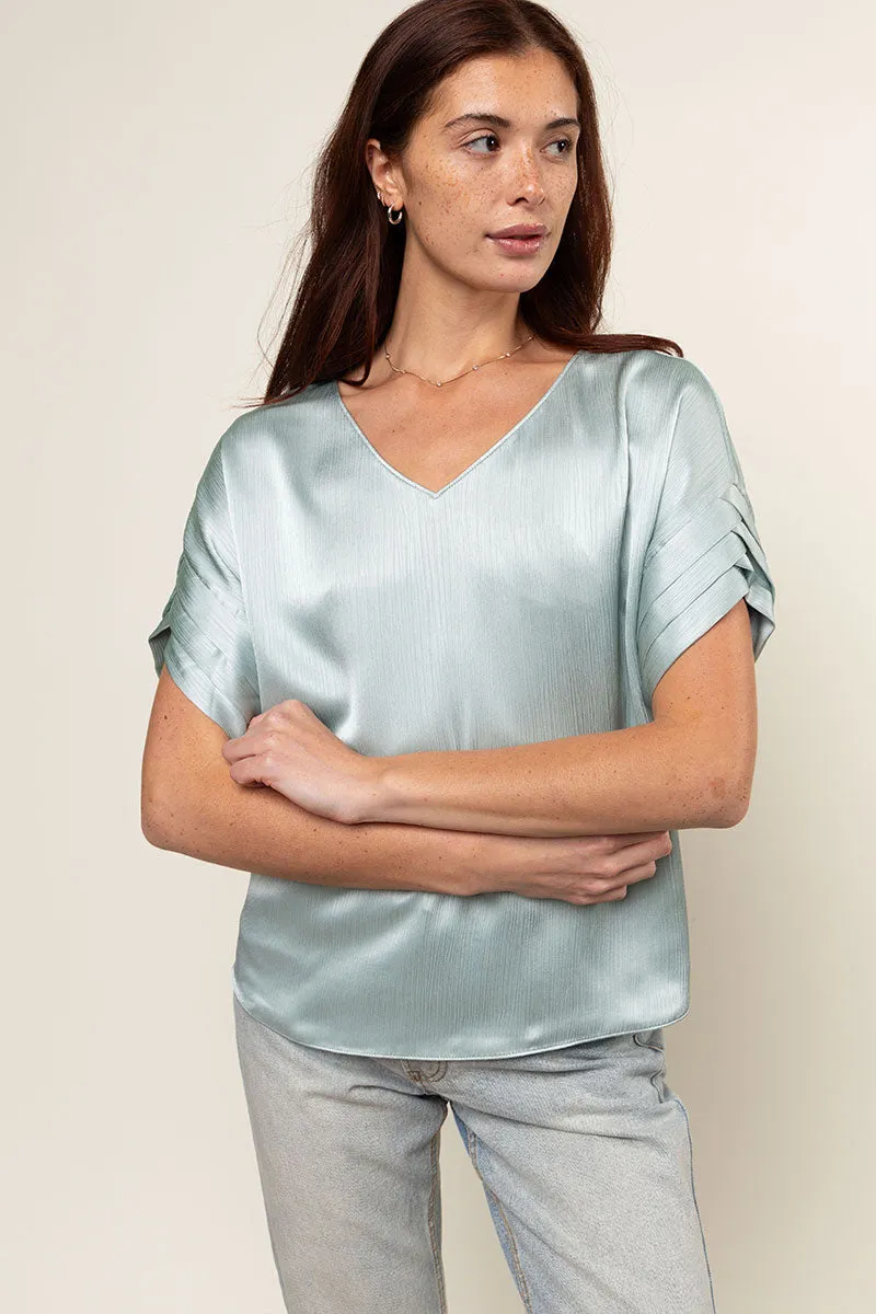 V-Neck Blouse With Bands Sleeve in Crinkle Satin